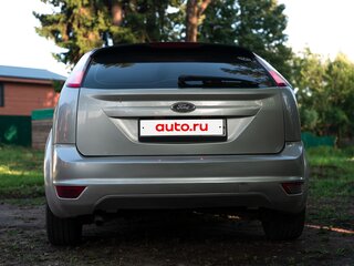 2010 Ford Focus II Рестайлинг, серебристый, 500000 рублей, вид 5