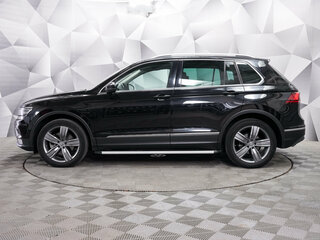 2018 Volkswagen Tiguan II, чёрный, 2462000 рублей, вид 2