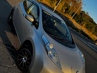 2016 Nissan Leaf (EM57) I (ZE0/AZE0), серый, 850000 рублей, вид 2