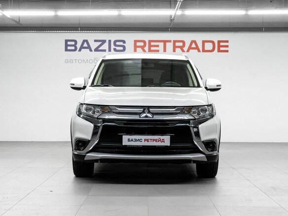 2015 Mitsubishi Outlander III Рестайлинг, белый - вид 1