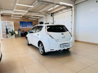 2013 Nissan Leaf (EM57) I (ZE0/AZE0), белый, 1049000 рублей, вид 4