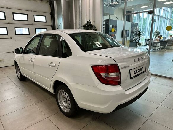 2026 Lada (ВАЗ) Granta I Рестайлинг, белый - вид 2