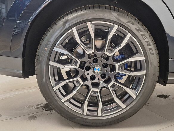 2025 BMW X6 40i III (G06) Рестайлинг, чёрный, 15150000 рублей - вид 10