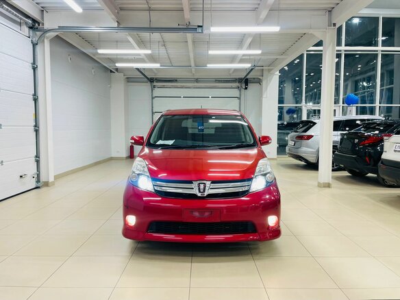 2012 Toyota ISis I Рестайлинг, красный, 1519000 рублей - вид 9