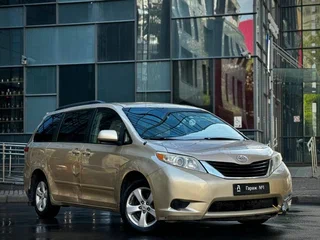 Toyota Sienna III