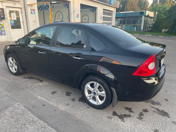 2011 Ford Focus II Рестайлинг, чёрный, 655000 рублей - вид 8
