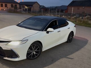 2018 Toyota Camry VIII (XV70), белый, 1500000 рублей, вид 1