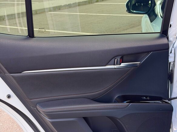 2018 Toyota Camry VIII (XV70), белый - вид 17