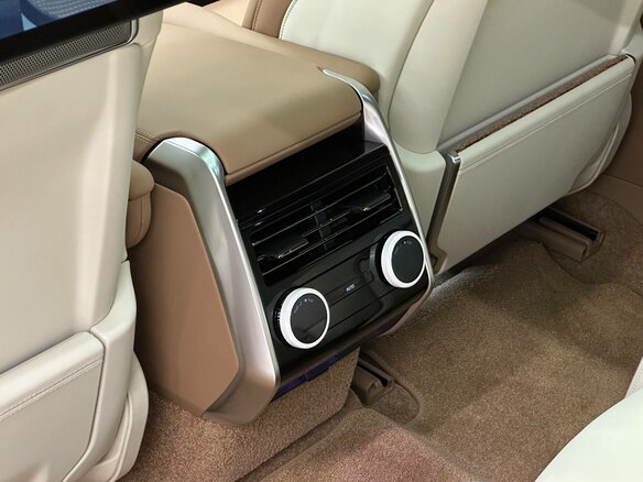 2026 Land Rover Range Rover P615 MHEV V, чёрный, 37000000 рублей - вид 27