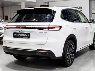 2026 Geely EX5 Гибрид EM-i, белый, 3974990 рублей, вид 4