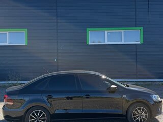 2014 Volkswagen Polo V, чёрный, 700000 рублей, вид 3