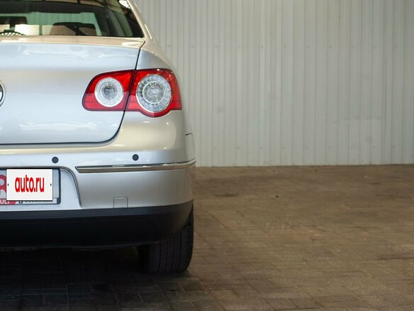 2010 Volkswagen Passat B6, серебристый, 820000 рублей - вид 12