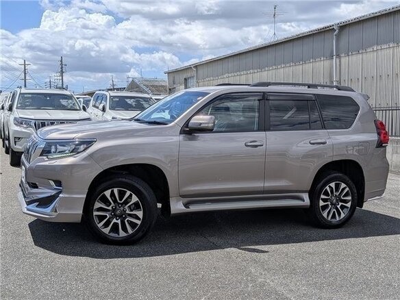 2023 Toyota Land Cruiser Prado 150 Series Рестайлинг 3, бежевый - вид 4