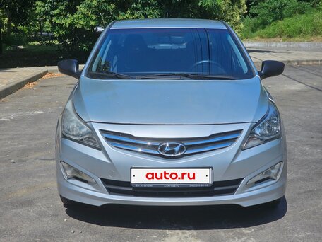 2015 Hyundai Solaris I Рестайлинг, серебристый, 545000 рублей, вид 2