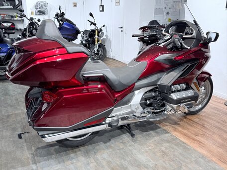 2023 Honda GL 1800 Gold Wing, красный, 2999000 рублей, вид 4
