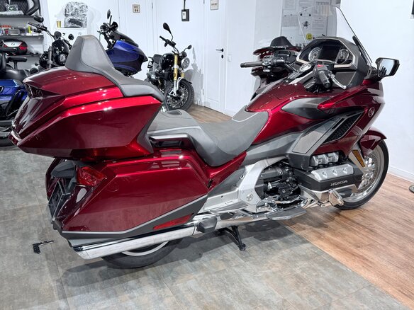 2023 Honda GL 1800 Gold Wing, красный - вид 3