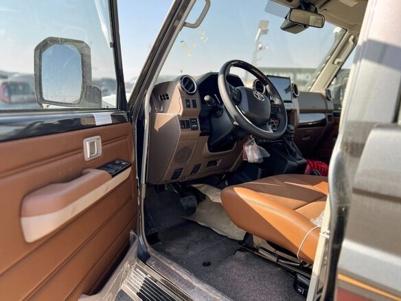 2026 Toyota Land Cruiser 76 70 Series Рестайлинг 2, чёрный - вид 11