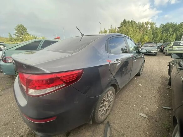 2015 Kia Rio III Рестайлинг, серый, 572000 рублей - вид 5