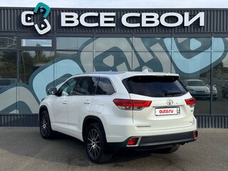 2019 Toyota Highlander III (XU50) Рестайлинг, белый, 3850000 рублей, вид 3