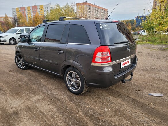 2011 Opel Zafira B Рестайлинг, серый, 500000 рублей - вид 2