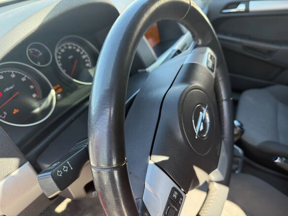 2011 Opel Astra H Рестайлинг, красный, 370000 рублей - вид 12