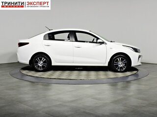 2017 Kia Rio IV, белый, 1197000 рублей, вид 4