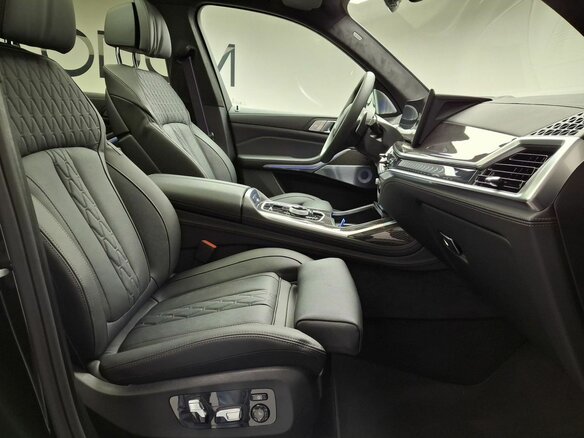 2026 BMW X7 40d I (G07) Рестайлинг, чёрный, 18950000 рублей - вид 5