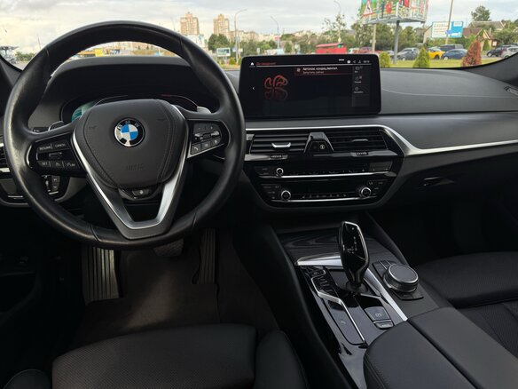 2022 BMW 5 серии 530i xDrive VII (G30/G31/G38) Рестайлинг, серый, 4250000 рублей - вид 10