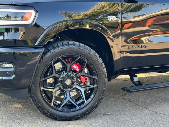 2026 Ram 1500 Crew Cab eTorque V Рестайлинг, чёрный, 16500000 рублей - вид 11