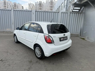 2011 Kia Rio II Рестайлинг, белый, 495000 рублей, вид 3