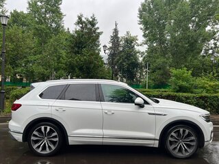 2020 Volkswagen Touareg III, белый, 5850000 рублей, вид 4