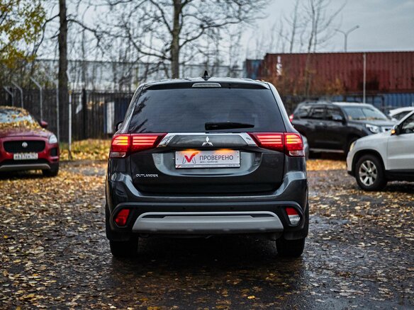 2021 Mitsubishi Outlander III Рестайлинг 3, серый, 2420000 рублей - вид 3