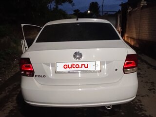 2015 Volkswagen Polo V Рестайлинг, белый, 808000 рублей, вид 3