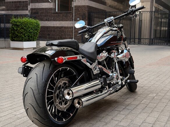 2023 Harley-Davidson Breakout, чёрный, 2250000 рублей - вид 1