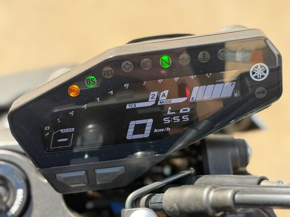 2019 Yamaha MT-09 (FZ-09), серебристый, 980000 рублей - вид 5