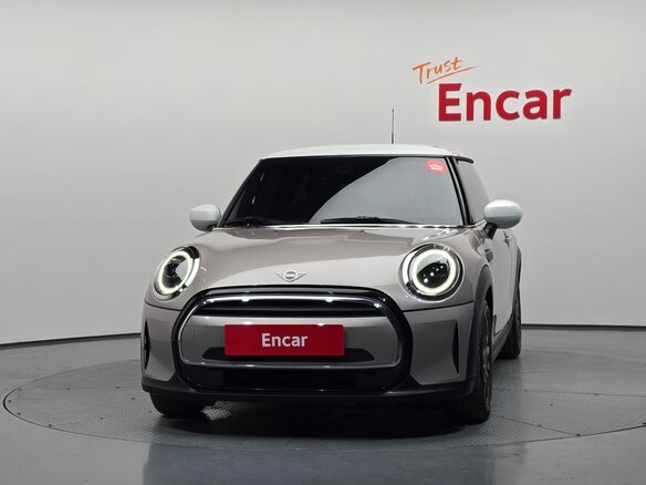2022 Mini Hatch Cooper III (F55/F56) Рестайлинг 2, серый, 1927000 рублей - вид 1