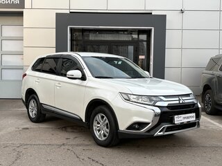 2021 Mitsubishi Outlander III Рестайлинг 3, белый, 2219000 рублей, вид 3