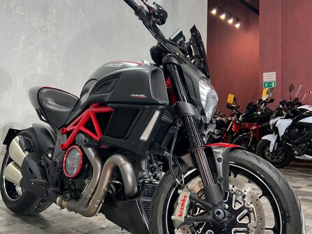 2015 Ducati Diavel Carbon, чёрный, 1015000 рублей, вид 4