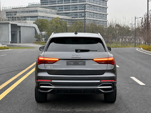 2023 Audi Q3 35 TFSI II (F3), серый - вид 4