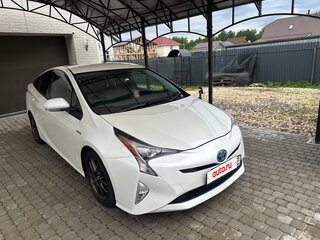 2017 Toyota Prius IV (XW50), белый, 1650000 рублей, вид 2