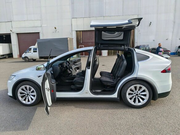 2017 Tesla Model X 75D I, белый, 3200000 рублей - вид 10