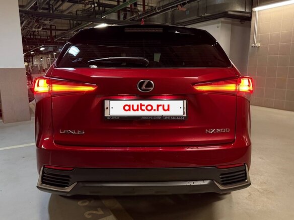 2018 Lexus NX 200 I Рестайлинг, красный, 4000000 рублей - вид 3