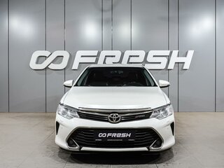 2017 Toyota Camry VII (XV50) Рестайлинг, белый, 2226000 рублей, вид 3