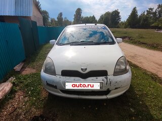 2001 Toyota Vitz I (P10), белый, 170000 рублей, вид 1
