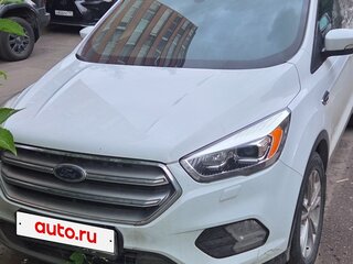 2017 Ford Kuga II Рестайлинг, белый, 950000 рублей, вид 1