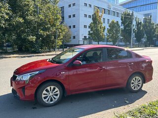 2021 Kia Rio IV Рестайлинг, красный, 1700000 рублей, вид 3