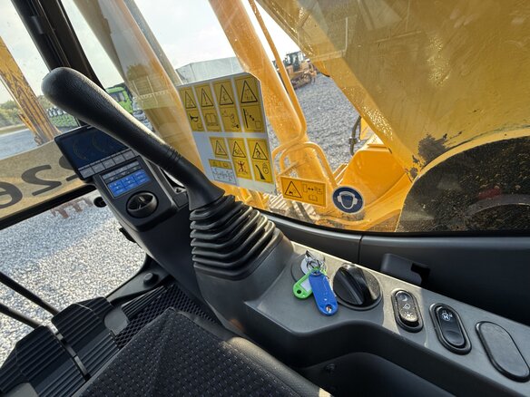 2019 Komatsu PC220-8, жёлтый - вид 13