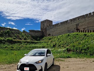2021 Toyota Yaris IV, белый, 1160000 рублей, вид 5