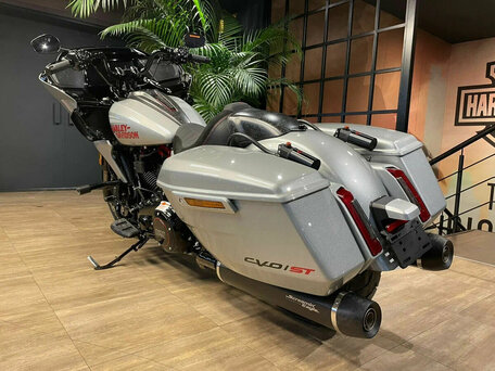 2025 Harley-Davidson CVO Road Glide ST, серебристый, 6200000 рублей, вид 4