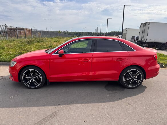 2016 Audi A3 III (8V), красный, 1900000 рублей - вид 3